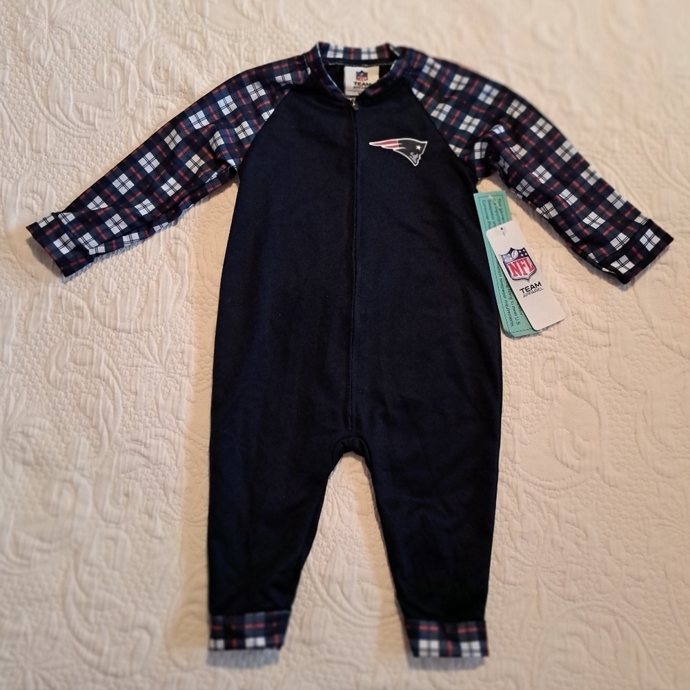 New England Patriots boys 12 months jumpsuit zip closure, NEW